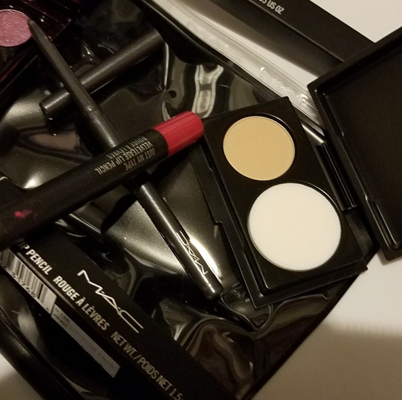 New MAC Cosmetics Bundle - Picture 4 of 8